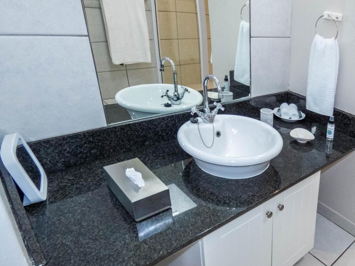 Sheilan House Hotel Порт Алфред Екстериор снимка