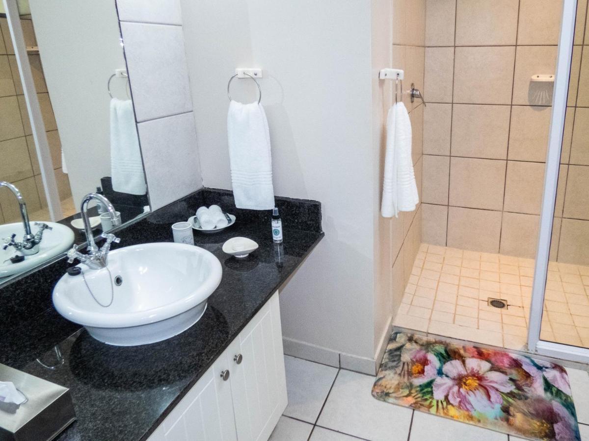 Sheilan House Hotel Порт Алфред Екстериор снимка
